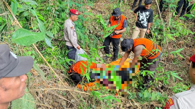 Penemuan mayat yang ditemukan dalam posisi tengkurap di sekitar jalan alternatif pertigaan Kolam Buaya. (Foto: Istimewa)