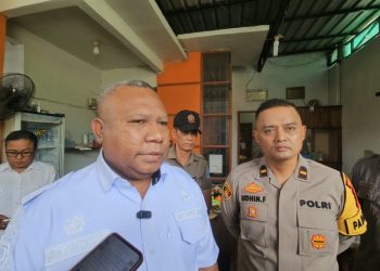 Tunggakan Pajak Dilunasi, Bapenda Jayapura Lepas Stiker Bakso Bunda