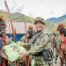 Menyapa Masyarakat Tingginambut, Pangkoops TNI Habema: Kedamaian Tumbuh Ketika Kampung Hidup