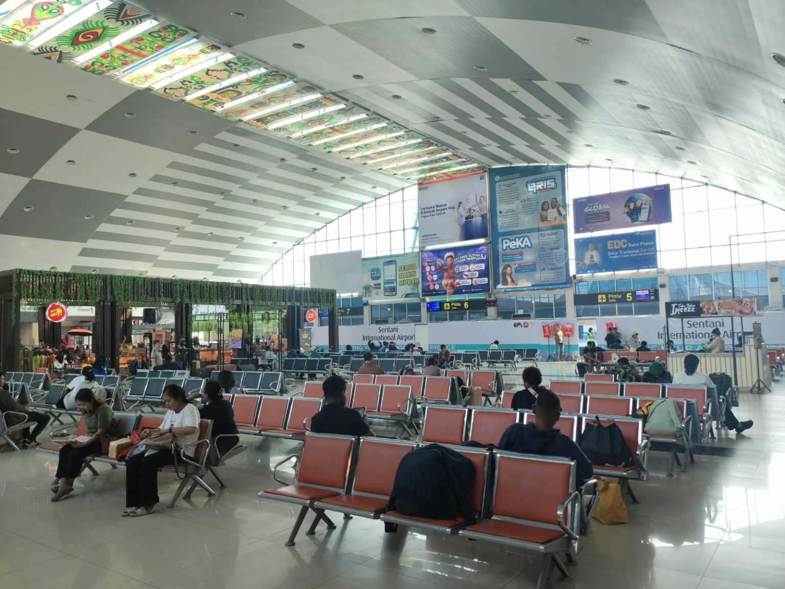Operasional Penerbangan Bandara Sentani Terganggu, Maskapai Sesuaikan Jadwal. (Foto: Cornelia Mudumi)