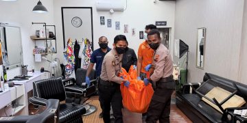 Pria 22 Tahun Ditemukan Meninggal di Barbershop Doyo Baru, Polisi Lakukan Penyelidikan