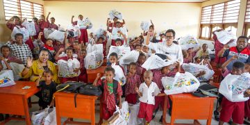 Pertamina Perluas Program SESAMA, Ratusan Murid di Sentani Terima Perlengkapan Sekolah