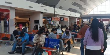 Cuaca Buruk Ganggu Penerbangan di Papua, 19 Penerbangan di Bandara Sentani Tertunda