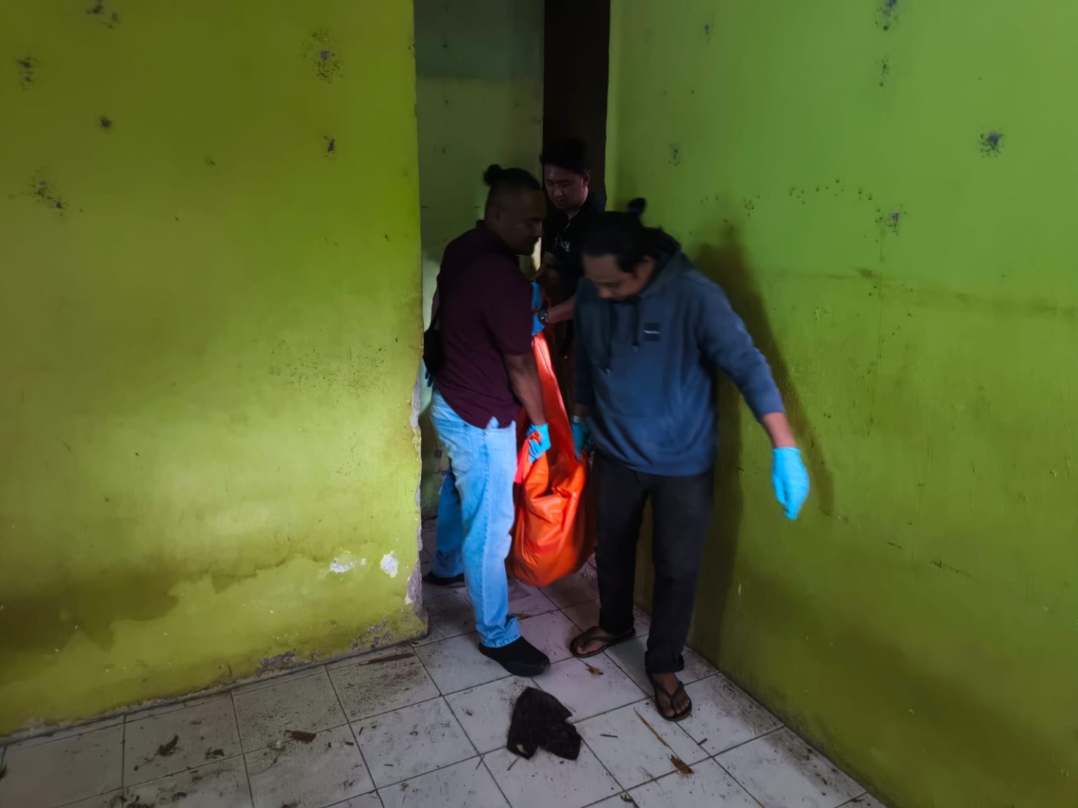 Penemuan Mahasiswa Meninggal di Pos 7 Atas, Polisi Lakukan Pemeriksaan TKP. (Foto: Istimewa)