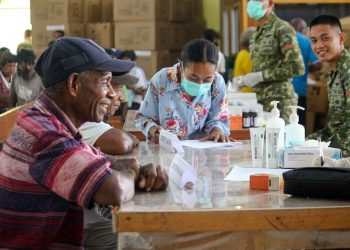 Rayakan HUT TNI ke-81, Yonif TP 859/RBK Berikan Pelayanan Kesehatan Gratis bagi Warga