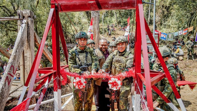 Jembatan Merah Putih Ugimba diresmikan. (Foto: Istimewa)