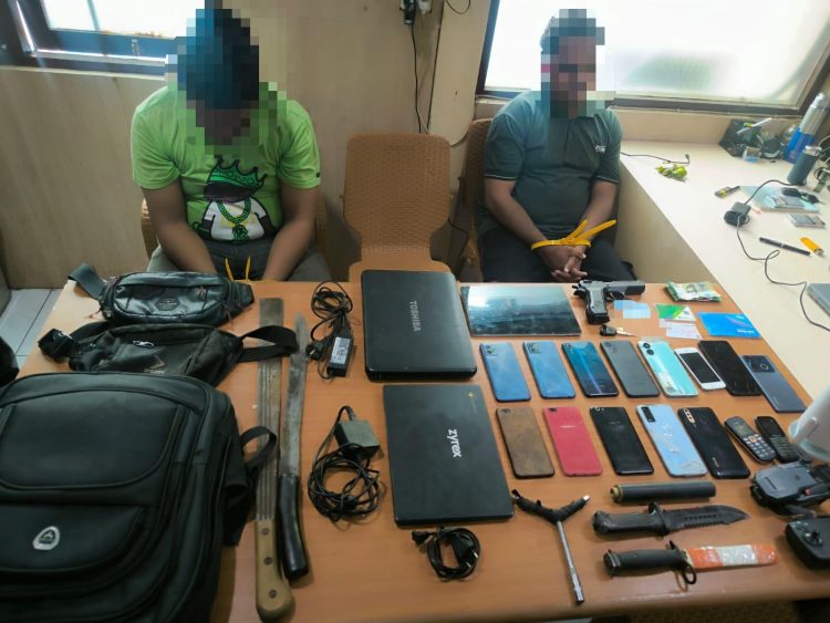 Dua Pria Diamankan di Waena, Polisi Sita Amunisi, Airsoft Gun, dan 15 Ponsel. (Foto: Istimewa)