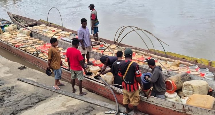 Pertamina Jaga Pasokan Energi Yahukimo di Tengah Kendala Pendangkalan Sungai. (Foto: Istimewa)