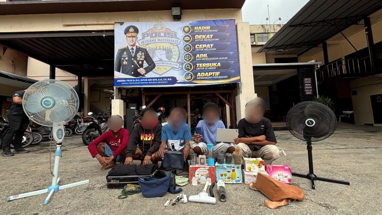 Lima orang terduga pelaku berinisial YW, HA, HR, ER, dan BA berhasil ditangkap bersama barang bukti. (Foto: Istimewa)
