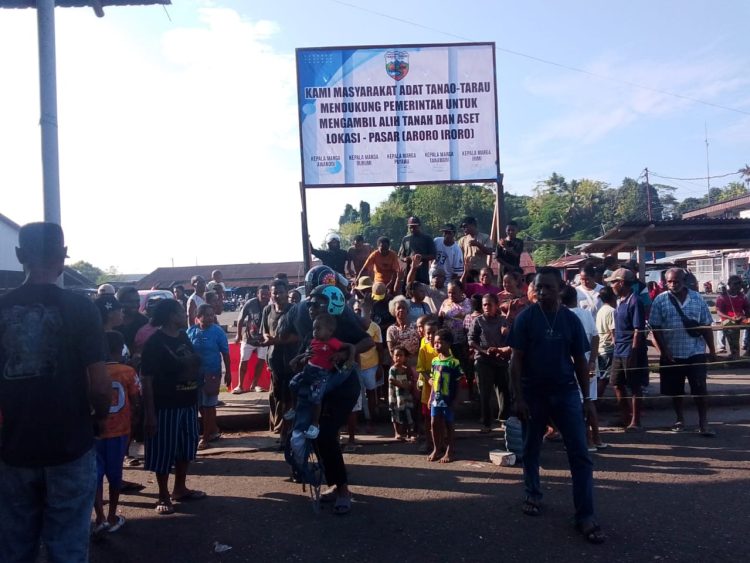 Lima marga Tanao menyatakan dukungan kepada Pemerintah Kabupaten Kepulauan Yapen untuk mengambil alih tanah dan aset di lokasi pasar. (Foto: Mesak kamarea)