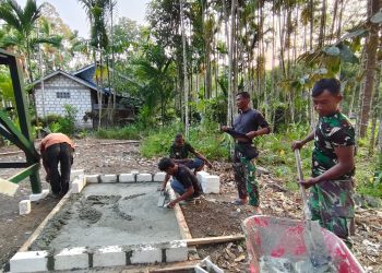 Dari Lokasi Pembangunan ke Rumah Warga, Sisi Humanis TMMD ke-130 di Jayapura