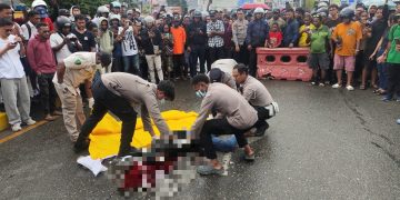 Tragis! Pemotor 18 Tahun Tewas Terlindas Truk Tangki di Depan Saga Mall