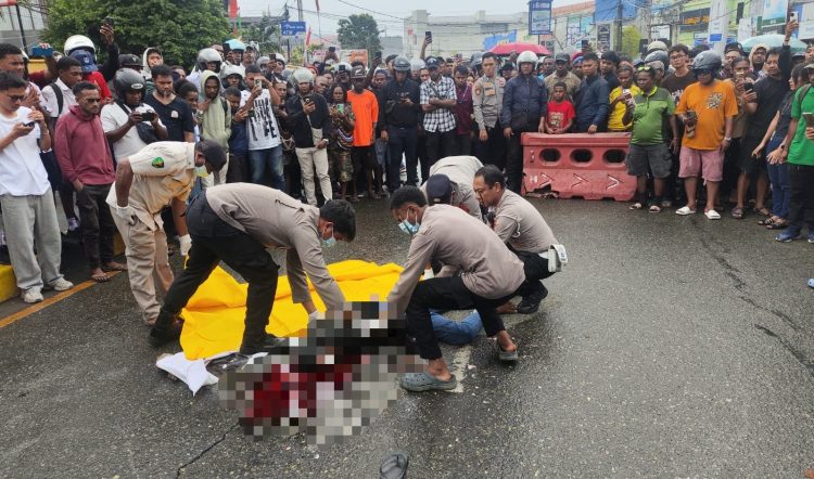 Kecelakaan maut terjadi di Jalan Raya Abepura, tepat di depan Saga Mall Abepura. (Foto: Istimewa)