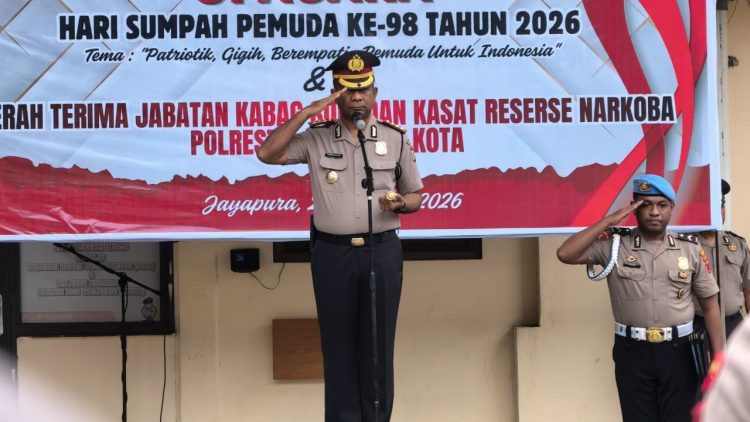 Kapolresta Jayapura Kota Kombes Pol Fredrickus W. A. Maclarimboen memimpin upacara peringatan Hari Sumpah Pemuda 2026. (Foto: Istimewa)
