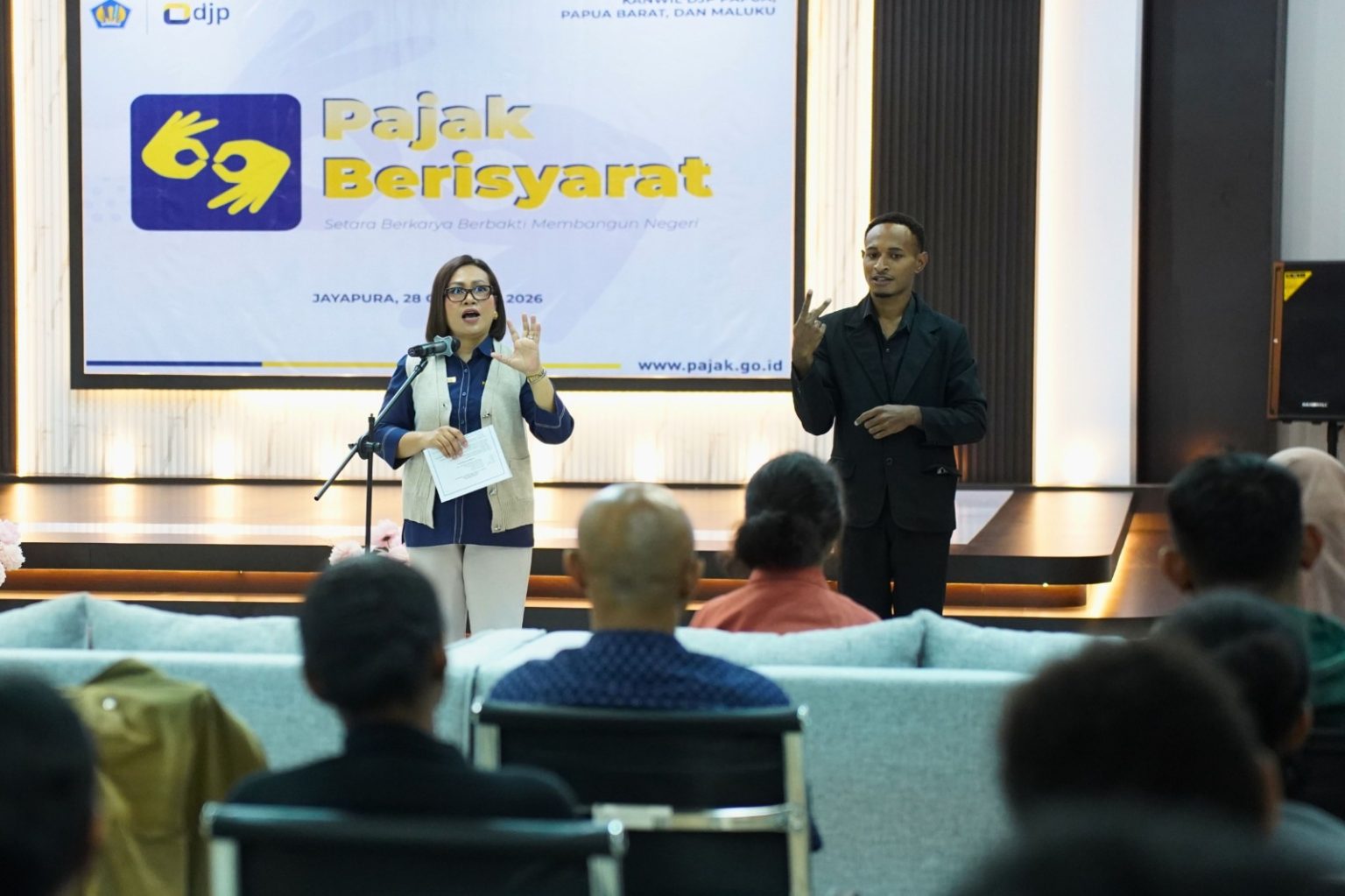 Edukasi perpajakan dengan dukungan juru bahasa isyarat. (Foto: Istimewa)