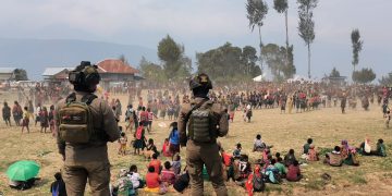 Jaga Umat Beribadah dengan Tenang, Satgas Damai Cartenz Amankan HUT Paroki di Intan Jaya